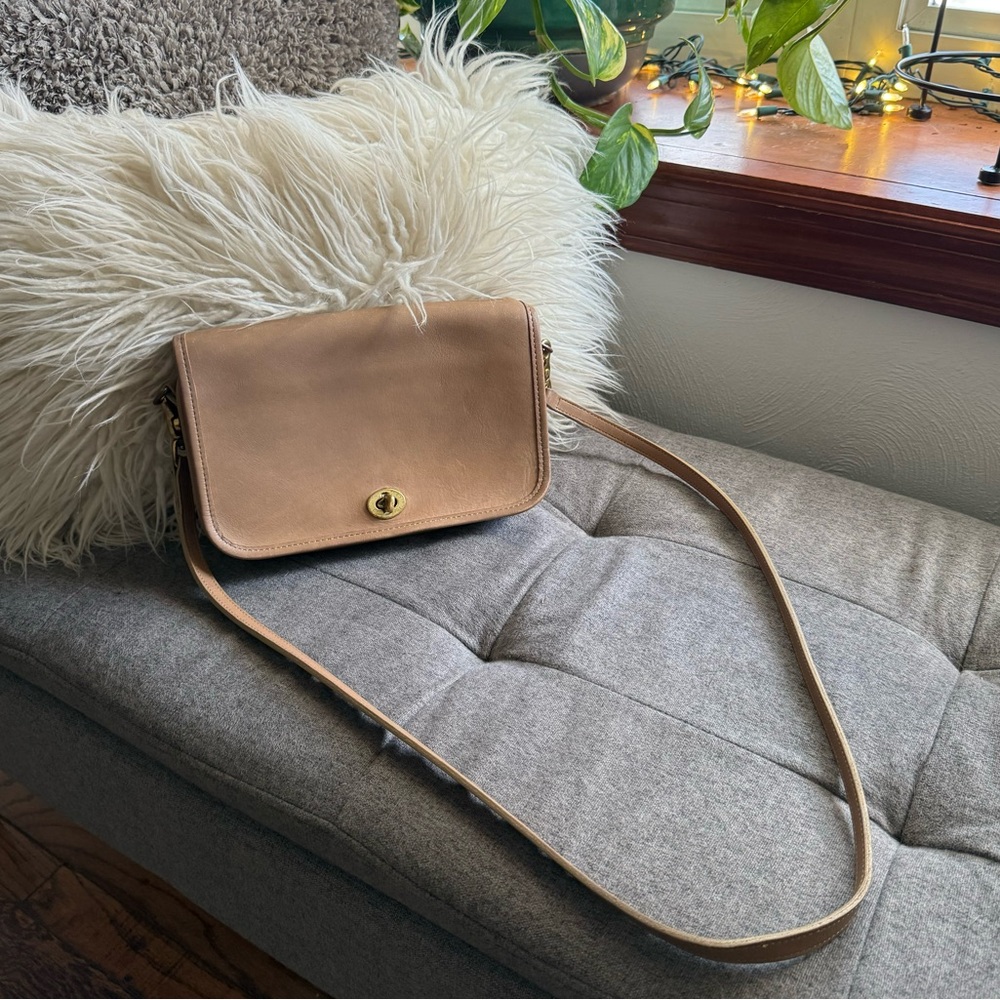 Vintage Coach Penny Dinky Cream Crossbody Shoulder Bag